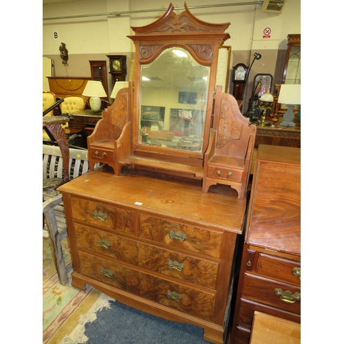 822 - AN EDWARDIAN MAHOGANY DRESSING TABLE