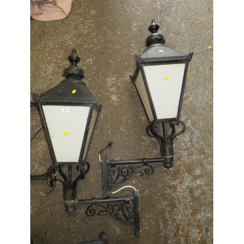 829 - FIVE LARGE VINTAGE STREET LANTERN INCLUDING A PAIR OF COPPER EXAMPLES