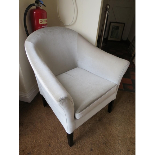 836 - A SINGLE UPHOLSTERED CLUB STYLE CHAIR