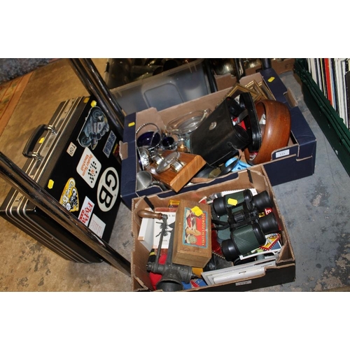 113 - TWO BOXES OF ASSORTED SUNDRIES TO INCLUDE BINOCULARS ETC PLUS A VINTAGE RIGID BRIEFCASE