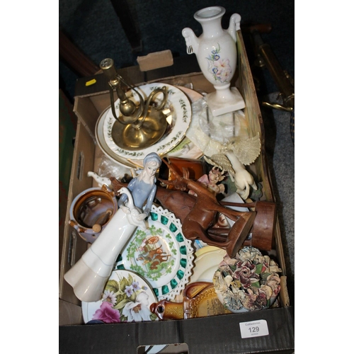 129 - A TRAY OF ASSORTED SUNDRIES TO INCLUDE A BRASS  GIMBAL CANDLESTICK, TREEN ETC