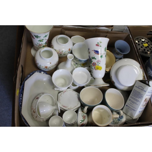 147 - TWO TRAYS OF ASSORTED CERAMICS ETC TO INCLUDE WEDGWOOD BIANCA, A WEDGWOOD JASPERWARE FLOWER VASE WIT... 