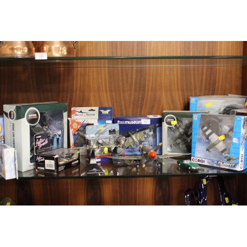 192 - A QUANTITY OF AVIATION / MODEL AIRCRAFT ETC TO INCLUDE CORGI EXAMPLES ETC