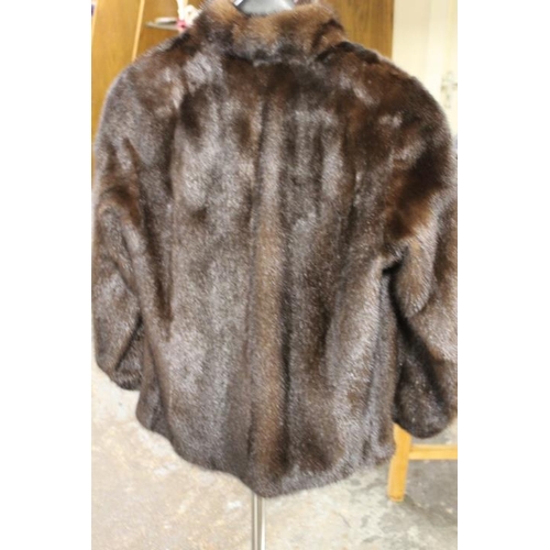 56 - A VINTAGE MAHOGANY BROWN MINK FUR JACKET