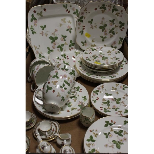 72 - TWO TRAYS OF WEDGWOOD WILD STRAWBERRY PATTERN TEA AND DINNERWARE TO INCLUDE A SELECTION OF COALPORT ... 