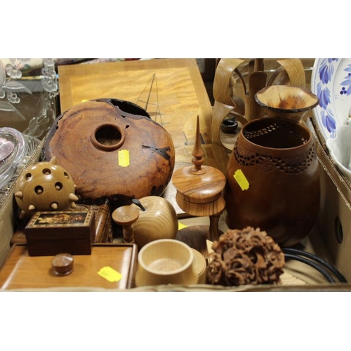 77 - A TRAY OF ASSORTED TREEN ETC TO INCLUDE A HANDCRAFTED TREE HOUSE, VARIOUS BOXES, PUZZLE BALL ETC