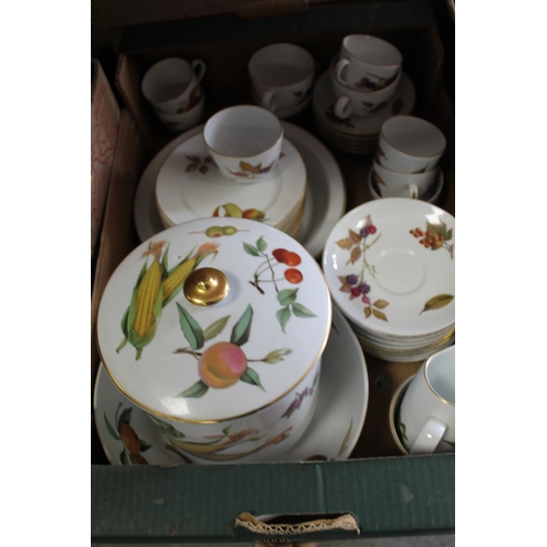 163 - THREE TRAYS OF ROYAL WORCESTER EVESHAM TEA AND DINNERWARE ETC