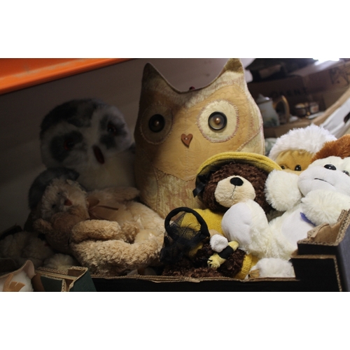 172 - THREE TRAYS OF ASSORTED VINTAGE AND MODERN SOFT TOYS TO INCLUDE A MERRYTHOUGHT GOAT, DOG, TWO OWLS E... 