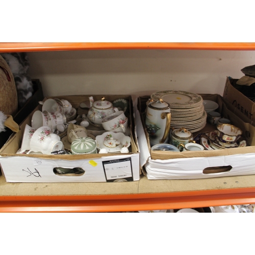 173 - TWO TRAYS OF ASSORTED CHINA TO INCLUDE WEDGWOOD GREEN JASPERWARE, ROYAL ALBERT LAVENDER ROSE TEAWARE... 