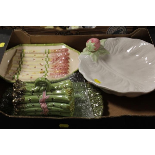 103 - TWO TRAYS OF ASSORTED CERAMICS TO INCLUDE AN ASPARAGUS POT, LARGE BLUE AND WHITE BOWL ETC