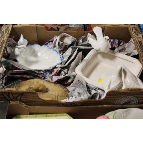 103 - TWO TRAYS OF ASSORTED CERAMICS TO INCLUDE AN ASPARAGUS POT, LARGE BLUE AND WHITE BOWL ETC