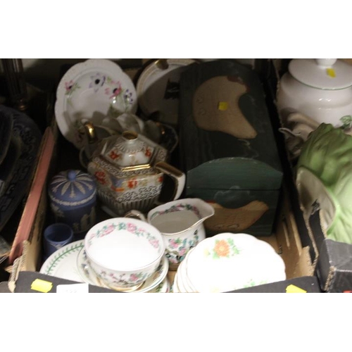 122 - THREE TRAYS OF ASSORTED CERAMICS TO INCLUDE WEDGWOOD JASPERWARE, JELLY MOULDS ETC