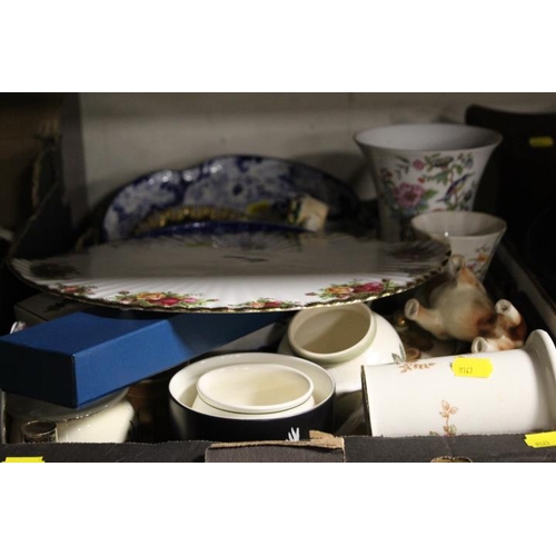 128 - TWO TRAYS OF ASSORTED CERAMICS TO INCLUDE AYNSLEY, ROYAL ALBERT OLD COUNTRY ROSES CAKE PLATTER ETC