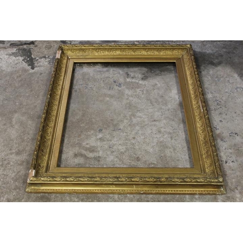 15 - A VINTAGE GILT FRAME - REBATE 75 X 62 CM