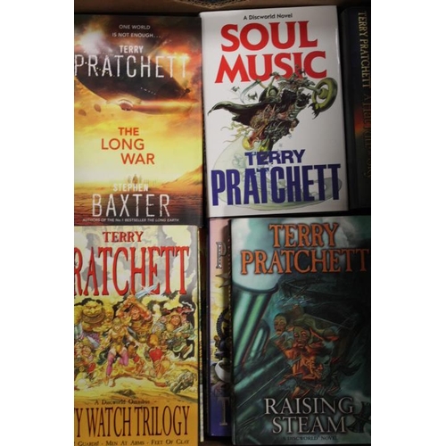 185 - A BOX OF TERRY PRATCHETT HARD BACK BOOKS / NOVELS