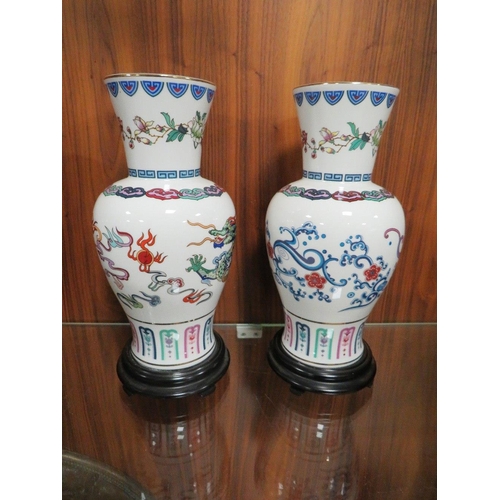 203 - A SET OF TWO FRANKLIN MINT ORIENTAL THEMED PORCELAIN VASES 'THE JOURNEY OF THE HEAVENLY TORTOISE AND... 