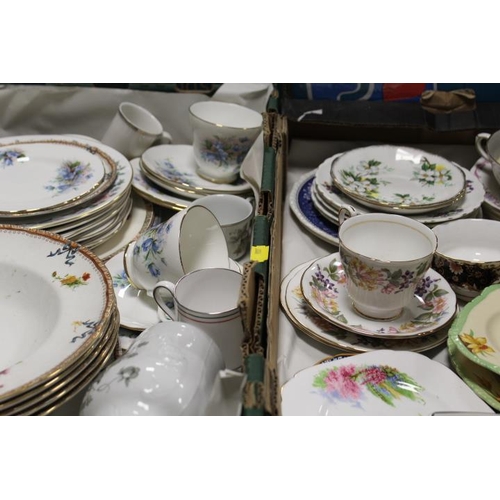 40 - TWO TRAYS OF ASSORTED CERAMICS TO INCLUDE ROYAL DOULTON BOWLS