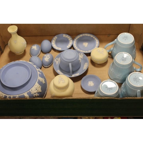 49 - A TRAY OF WEDGWOOD JASPERWARE TO INCLUDE PRIMROSE EXAMPLES ETC