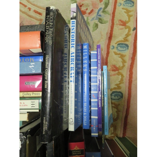 58 - A TRAY OF MODERN AND VINTAGE BOOKS TO INCLUDE A SELECTION OF FOLIO SOCIETY EXAMPLES