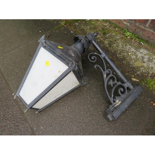 602 - A SMALL EXTERNAL LANTERN WITH COPPER TOP, HAVING ORNATE CAST WALL MOUNTING BRACKET