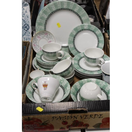 66 - THREE TRAYS OF ASSORTED CERAMICS TO INCLUDE A BOXED SET OF SIX WEDGWOOD SUSIE COOPER COFFEE CANS AND... 