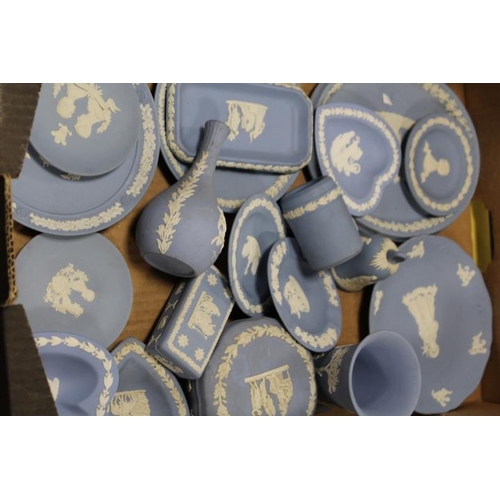 69 - A TRAY OF ASSORTED WEDGWOOD BLUE JASPERWARE ITEMS