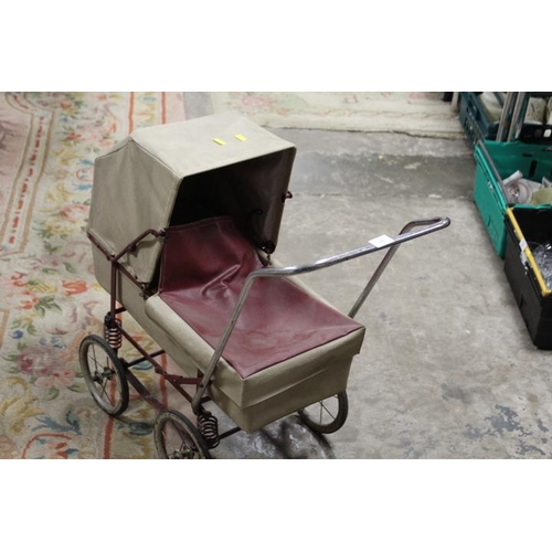 85 - A VINTAGE DOLLS PRAM