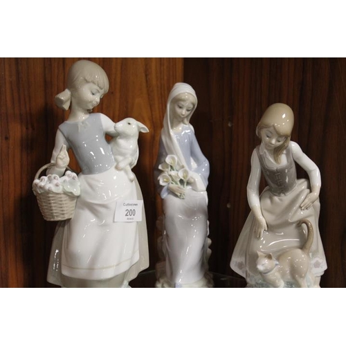 200 - THREE ASSORTED LLADRO FIGURES