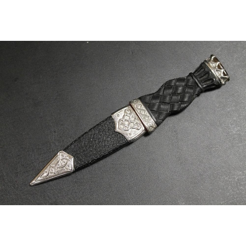 220 - A MODERN SGIAN DUBH