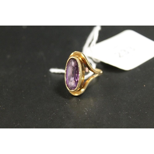 233 - A VINTAGE STYLE AMETHYST RING STAMPED 9CT - APPROX WEIGHT 6.2 G