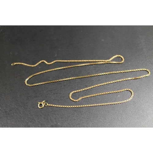 261 - AN INDISTINCTLY MARKED YELLOW METAL BOX CHAIN - APPROX WEIGHT 9.3 G