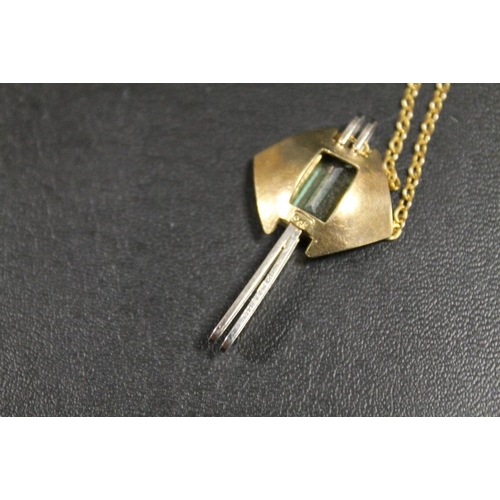 270 - A DESIGNER HALLMARKED 9CT GOLD GEMSET PENDANT SET WITH ALEXANDRITE TYPE STONE ON A 9CT CHAIN - APPRO... 