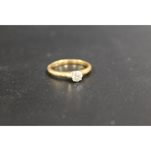 275 - AN 18CT AND PLAT DIAMOND SOLITAIRE RING - APPROX WEIGHT 3.6 G