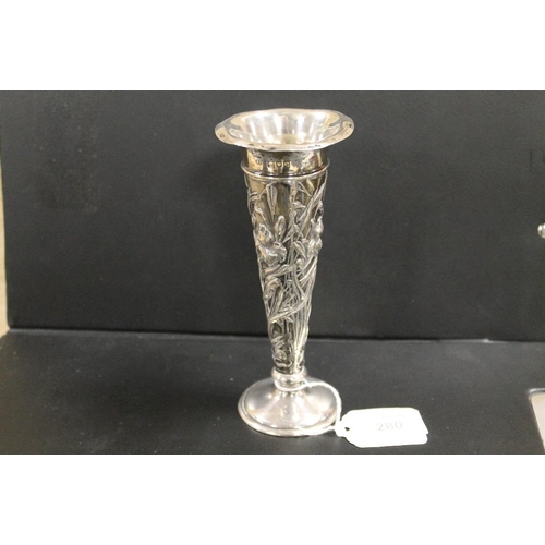 280 - A HALLMARKED SILVER ART NOUVEAU STYLE VASE BY WILLIAM COMYNS