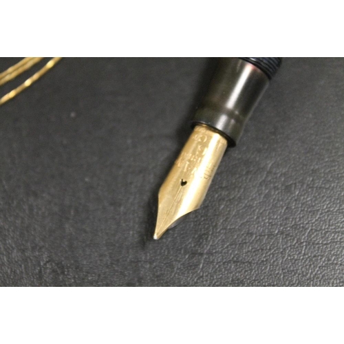 287 - A HALLMARKED 9CT GOLD THREE STRAND NECKLACE TOGETHER WITH A 14 CT GOLD NIBBED FOUNTAIN PEN (2)