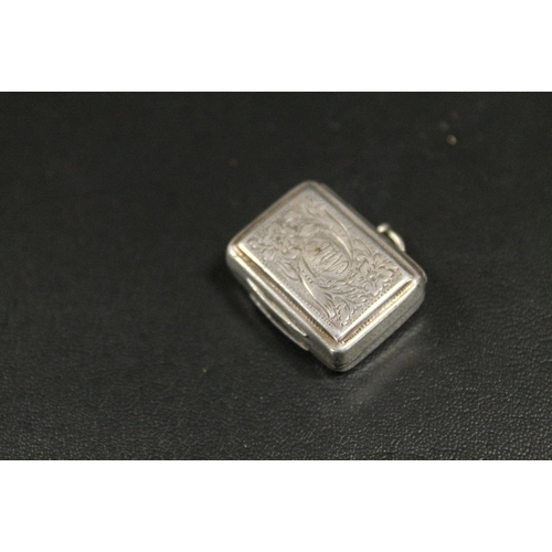 298 - GEORGIAN HALLMARKED SILVER VINAIGRETTE