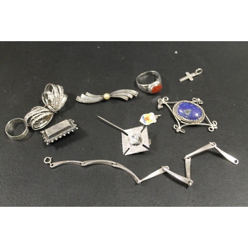 309 - A QUANTITY OF SILVER JEWELLERY ITEMS