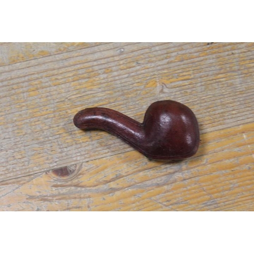 344 - A VINTAGE MEERSCHAUM PIPE IN THE SHAPE OF A BLACK BOY IN A LEATHER COVERED CASE