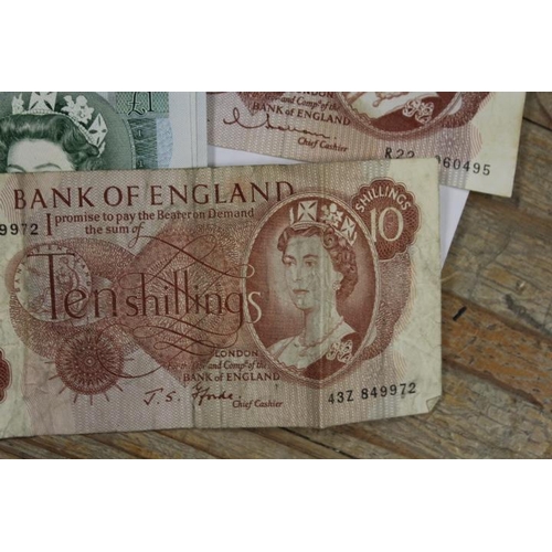 358 - A SMALL COLLECTION OF VINTAGE BANK NOTES TO INCLUDE £1 NOTES, £20 NOTE ETC