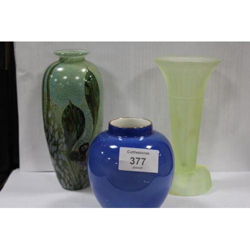 377 - A JONATHAN HARRIS STUDIO GLASS VASE TOGETHER WITH ART DECO GLASS FROG / VASE AND A CERAMIC ROYAL CAU... 