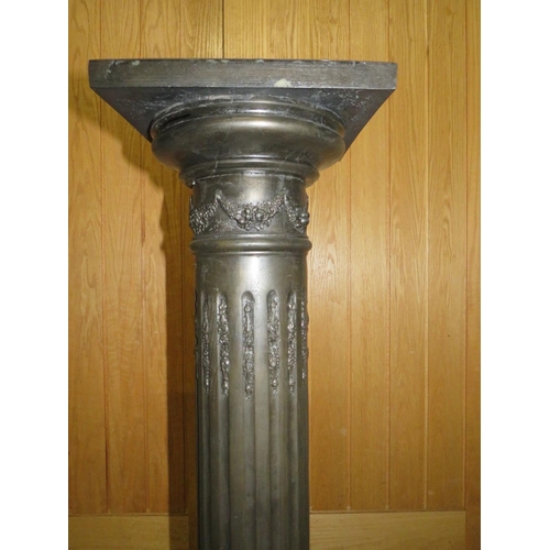 701 - A REEDED DISPLAY PLINTH / COLUMN H-103 CM