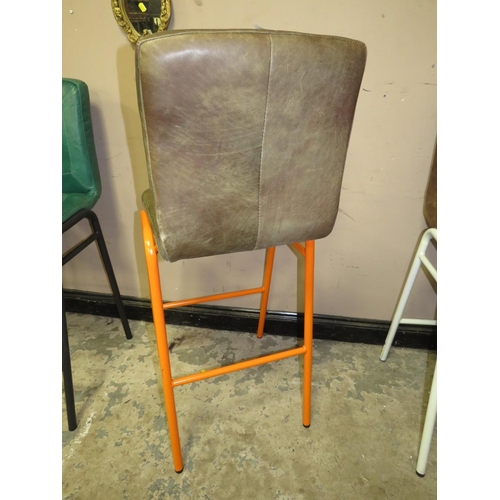 705 - A MODERN LEATHER BAR STOOL