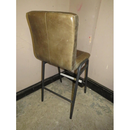 709 - A MODERN LEATHER BAR STOOL