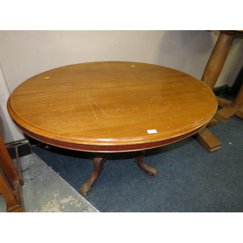 711 - A VICTORIAN MAHOGANY TILT TOP TABLE