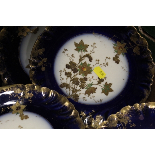 117 - A TRAY OF CONTINENTAL BLUE AND GILT CERAMICS / DESSERT SET TO INCLUDE COMPORTS MARKED G.D.A. FRANCE ... 