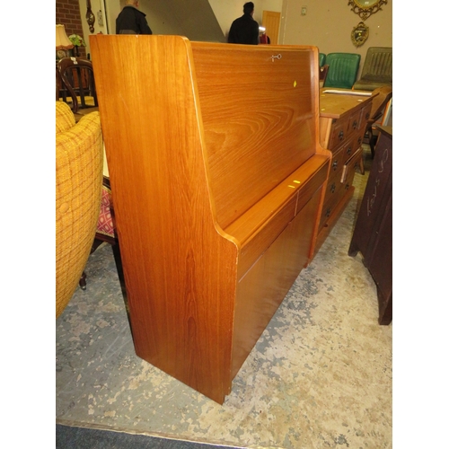 758 - A TEAK MID CENTURY REMPLOY BUREAU W-91 CM