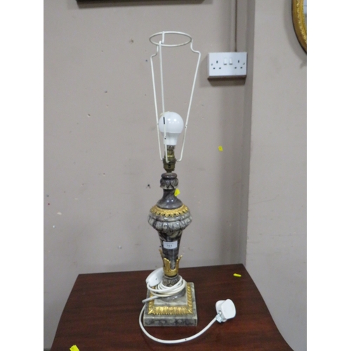 761 - A LARGE VINTAGE TABLE LAMP