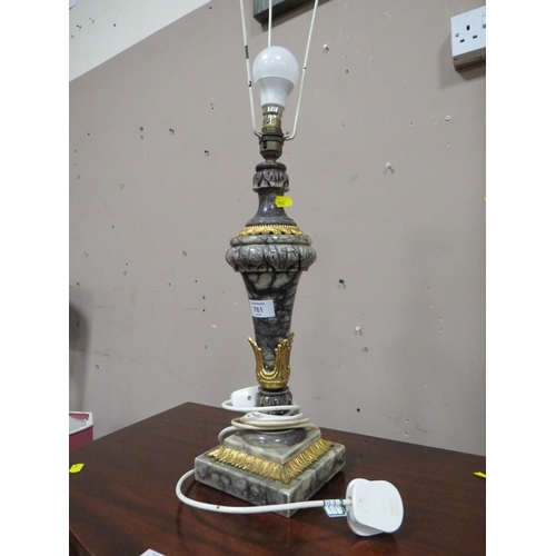 761 - A LARGE VINTAGE TABLE LAMP