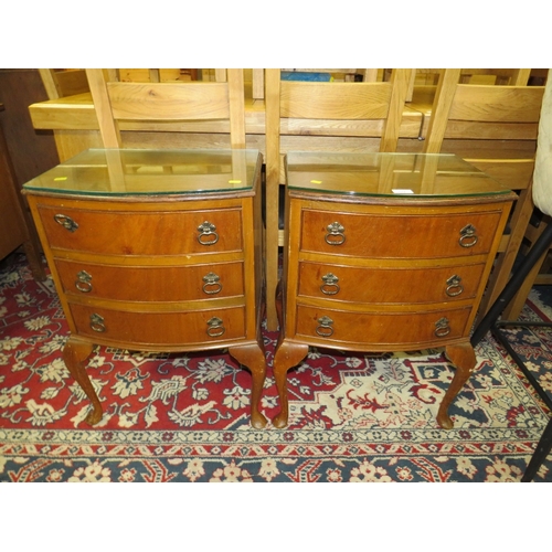 772 - A PAIR OF 20TH CENTURY WALNUT BOWED BEDSIDE CHESTS W-52 CM