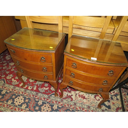 772 - A PAIR OF 20TH CENTURY WALNUT BOWED BEDSIDE CHESTS W-52 CM